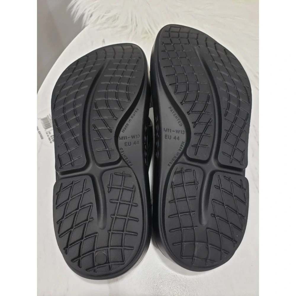 NWT MENS 11 OOFOS OOriginal Unisex Black Sandals SOLID BLACK FLIP FLOP WOMENs 13